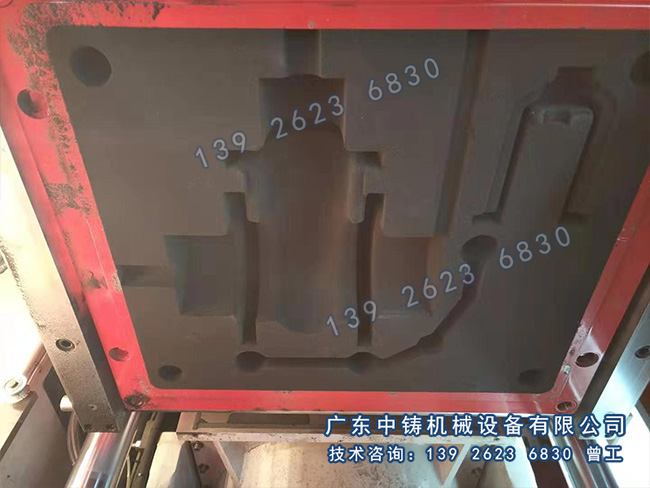 全自動上下射砂造型機 全自動上下射砂造型機